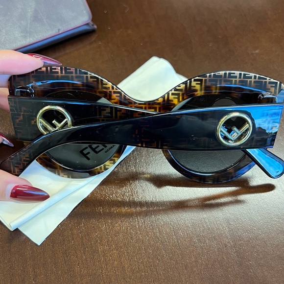 Fendi FF Logo Cat-Eye Sunglasses - Picture 10 of 11